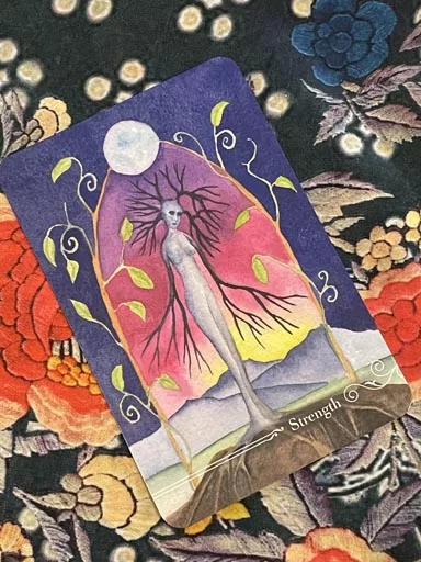 Novel Tarot: Strength Card – Guardian Tarot